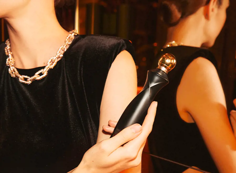 Destaca en la noche con su vibrante aroma